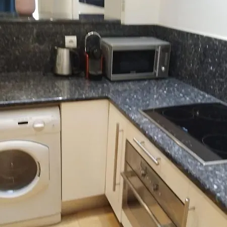 Large Two Floor, Updated On Charming St Apartamento