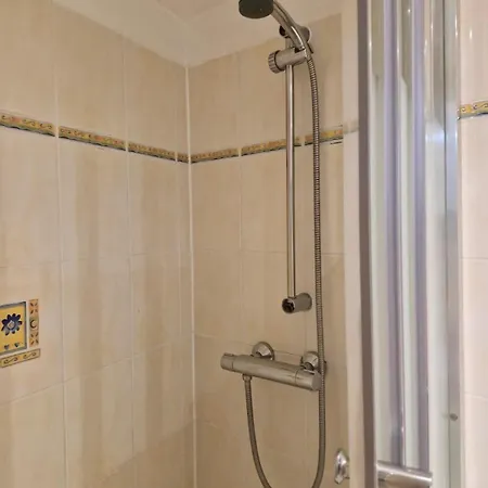 Lejlighed Large Two Floor, Updated On Charming St *