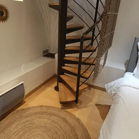 Large Two Floor, Updated On Charming St Apartamento Paris
