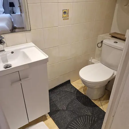 Large Two Floor, Updated On Charming St * Paris